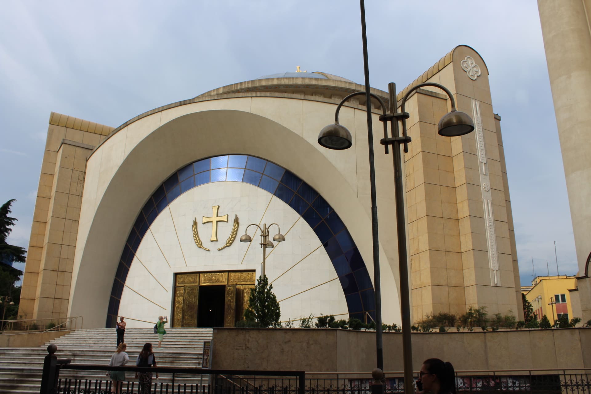 De kathedraal van de wederopstanding van Christus in Tirana