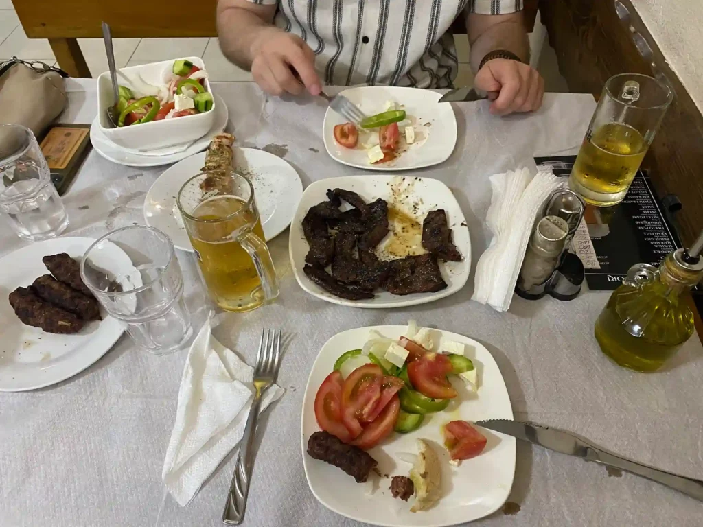 Eten in een Albanees restaurant