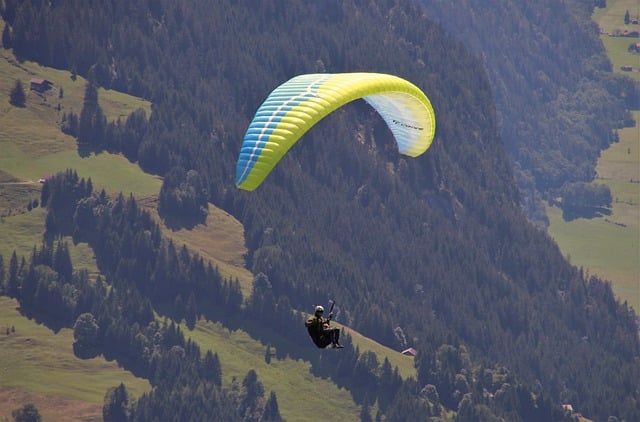 Paragliden boven de Soca-Vallei
